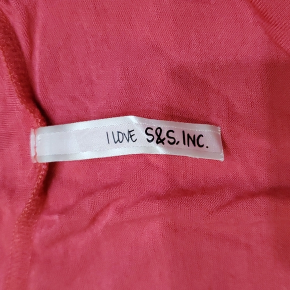 S&S inc pocket rounded hem tshirt in hot pink  size XS/S - Picture 2 of 4